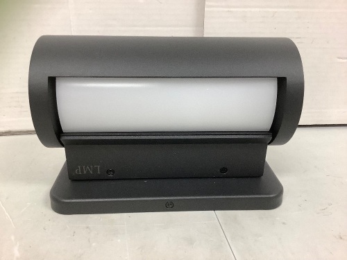 Outdoor Wall Light, Appears New - Lot 512