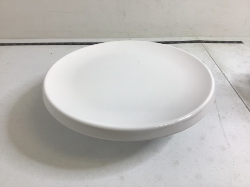 Classic Serving Dish, Appears New - Lot 928