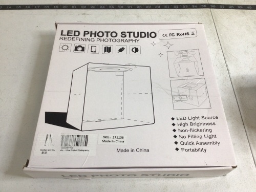 LED Photo Studio, Appears New - Lot 964