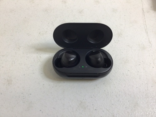 Wireless Earbuds, Powers Up, E-Commerce Return - Lot 970