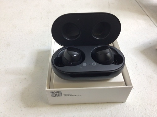 Samsung Wireless Earbuds, Powers Up, Appears New - Lot 14