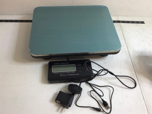 Electronic Weighing Scale, Powers Up, Appears New - Lot 927