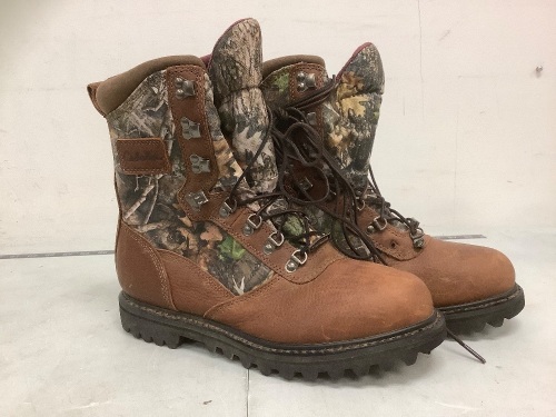 Hiking Boots, Size 10D, E-Commerce Return - Lot 932