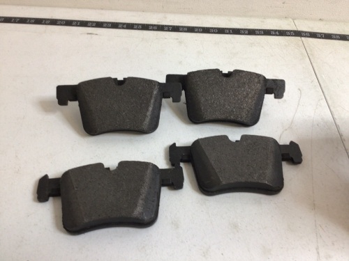 Bendix Premium Copper-Free Break Pads, E-Commerce Return - Lot 860