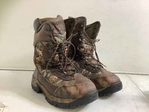 Hiking Boots, Size 11D, E-Commerce Return - Lot 394