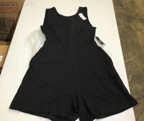 NY&C Black Jumper Size Medium - Appears New - Lot 444