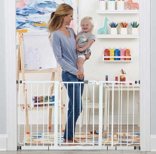 Regalo 56-Inch Extra WideSpan Walk Through Baby Gate. Appears New - Lot 679