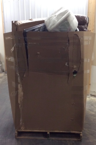 Large Pallet of Animal Products Including Cat/Dog Food, Litter & Litter Boxes, Crate, Food Storage Bins, Dog Bed - Items May Be Open/Damaged SEE PICS - Lot 5005