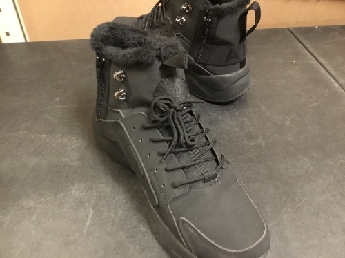 Men's Winter Warm Slip on Snow Boots, Size 44 - Appear New  - Lot 311