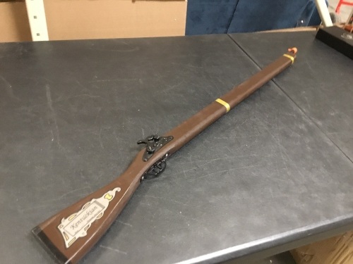 The Kentuckian Rifle #1731B, Shoots #917 Pull Off Caps - Appears New    - Lot 509