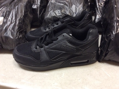 Lot of (15) Pairs of Black Tennis Shoes - New - Lot 1037