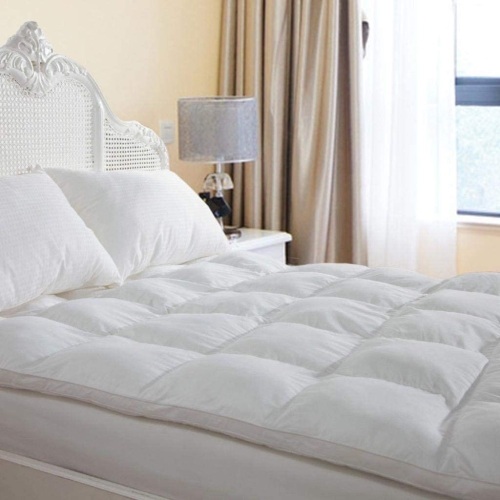 Overfilled Extra Thick Mattress Topper Queen Size - Appears New  - Lot 1039