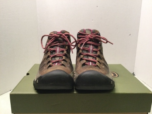 Keen Women's Targhee III Boots, 8.5, Scuffed, Ecommerce Return - Lot 111