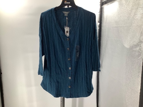Natural Reflections Women's Shirt, Medium, Appears New - Lot 406