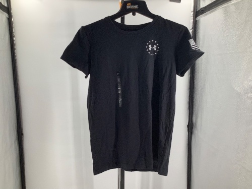 Under Armour Men's Shirt, Small, Appears New - Lot 561