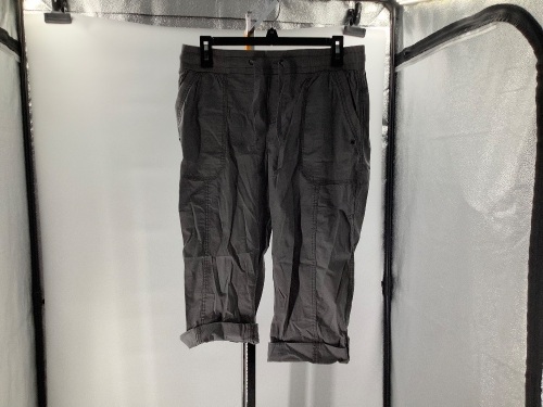 Natural Reflections Women's Pants, 6 R, Appears New - Lot 580