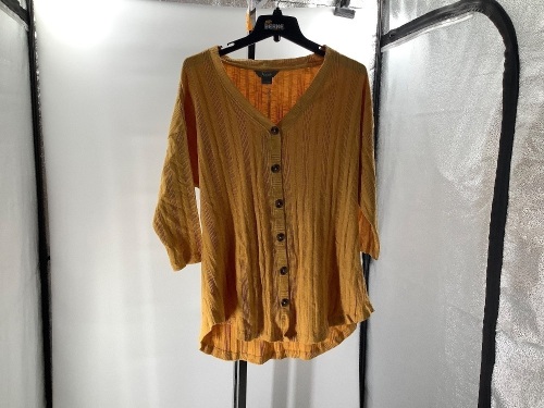 Natural Reflections Women's Shirt, Medium, Appears New - Lot 595