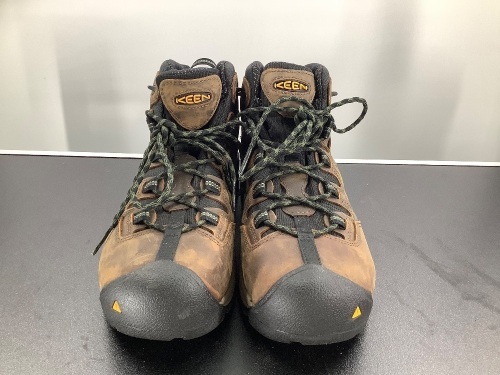 Keen Men's Utility Boots, 10, Scuffed, Ecommerce Return - Lot 604