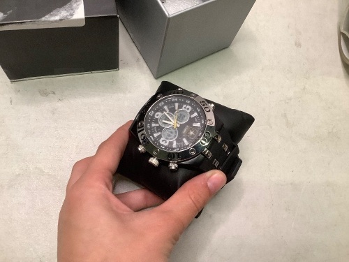 Wrist Armour Men's Watch, Face Scratched, Ecommerce Return - Lot 713