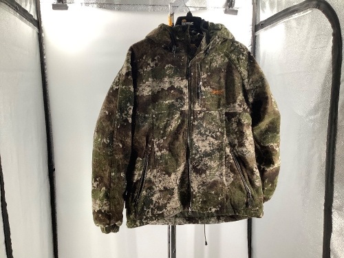 SHE Women's Camo Jacket, Large, Appears New - Lot 474