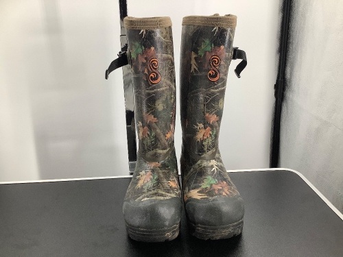 SHE Zoned Trac Boots, 8, Dirty, Ecommerce Return - Lot 300