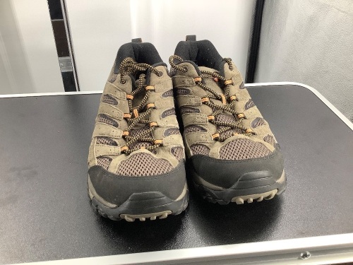 Merrell Men's Hiking Shoes, 10, Appears New - Lot 353