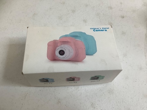 Kid's Digital Camera, Powers Up, E-Commerce Return - Lot 517