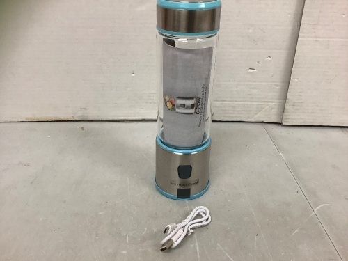 Portable Rechargeable Blender, Powers Up, Appears New - Lot 138