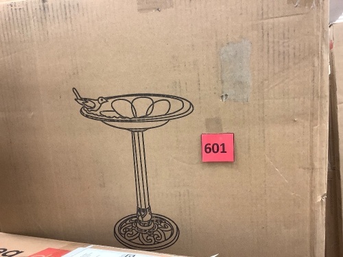 Bird Bath w/ Decorative Bird - Lot 601