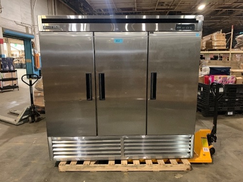 Maxx Cold MCF-72FDHC 81" Triple Door Energy Star Reach-In Freezer, Bottom Mount, Stainless Steel. Does Not Get Cold. For Repair or Parts - Lot 102