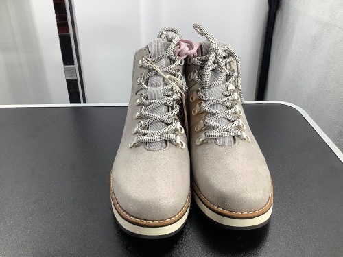 White Mountain Clifton Booties for Ladies, 9.5, Appears New - Lot 102