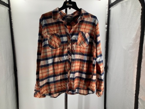 Natural Reflections Women's Flannel, Large, Appears New - Lot 133