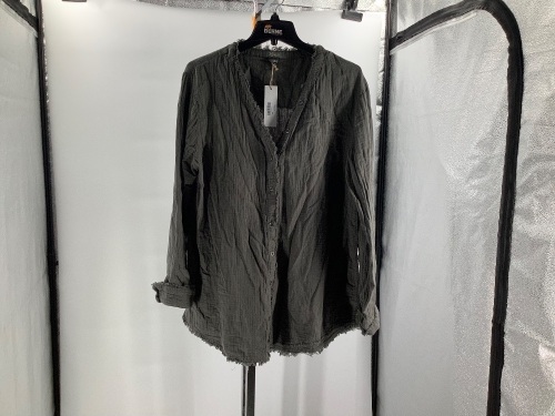 Natural Reflections Women's Long Sleeve Shirt, Large, Appears New - Lot 151