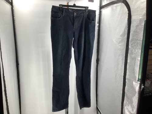 Natural Reflections Women's Jeans, 14A, Appears New - Lot 158