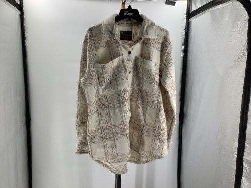 Natural Reflections Women's Flannel, XL, Appears New - Lot 175