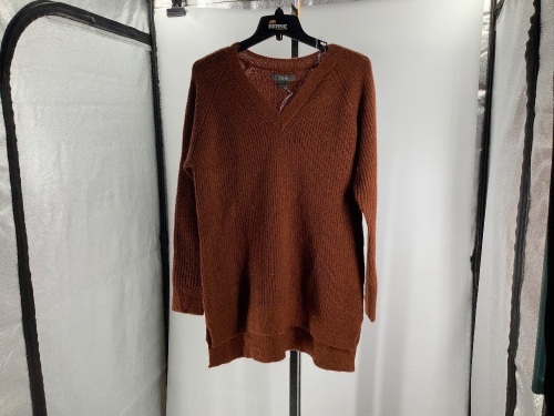 Natural Reflections Women's Sweater, Medium, Appears New - Lot 184