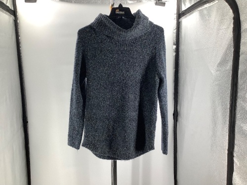 Natural Reflections Women's Sweater, Small, Appears New - Lot 304
