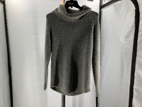 Natural Reflections Women's Sweater, Small, Appears New - Lot 305