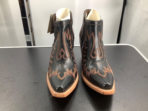 Ariat Women's Dixon Brookly Black Boots, 9.5, Appears New - Lot 361
