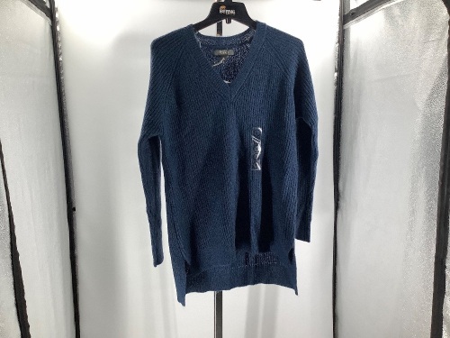 Natural Reflections Women's Sweater, Small, Appears New - Lot 374