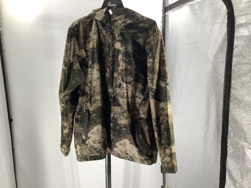 Men's Camo Jacket, Large, Appears New - Lot 392