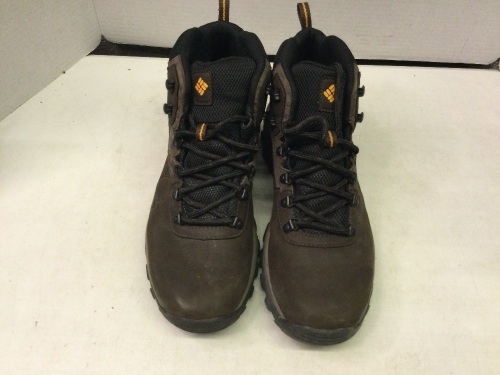 Columbia Men's Boots, 10.5, Scuffs on Side, Ecommerce Return - Lot 481