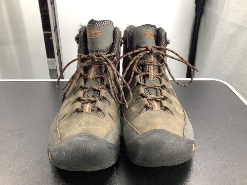 Keen, Mens Hiking Shoes, Size 13, Appears New - Lot 527