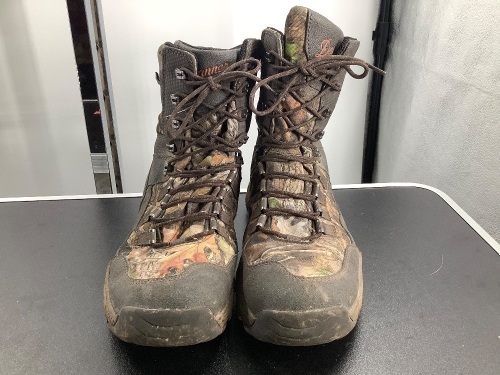 Danner, Mens Hiking Boots, Dirt on the bottom, Size 11.5, E-commerce Return  - Lot 526
