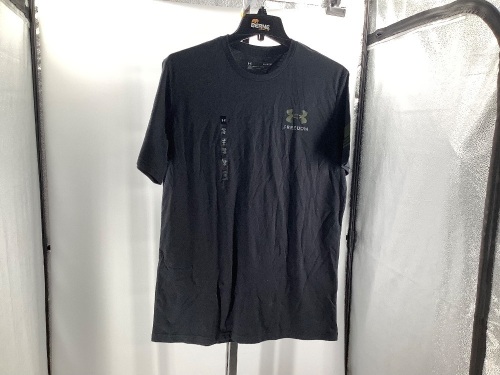 Under Armor, Mens Loose t-shirt, Appears New  - Lot 534