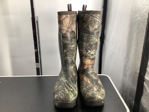 The Original Muck Boot Company,  Men's 11, Appears New - Lot 548