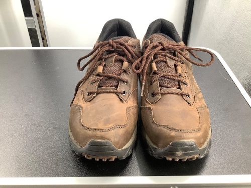 Merrell Men's Hiking Shoes, 8, Scuffed, Ecommerce Return - Lot 547