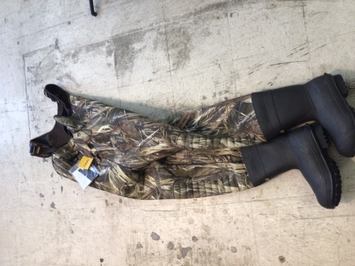 SuperMag Chest Waders for Men - TrueTimber DRT - 10 Regular, Appears New - Lot 403