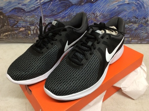 Nike Men's Revolution 4 Running Shoes, Size 9 - Appears New - Lot 845