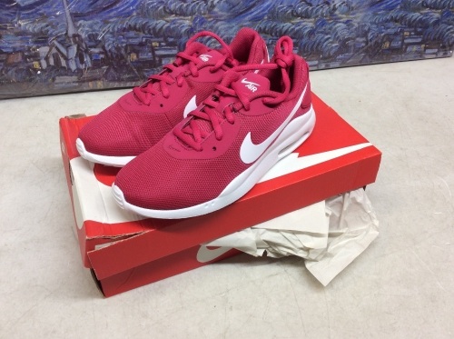 Nike Women's Air Max Oketo Sneakers, Size 6.5 - Appear New  - Lot 857
